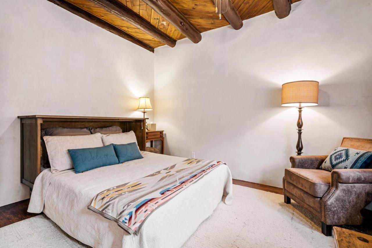 Pueblo Revival Taos Exterior foto